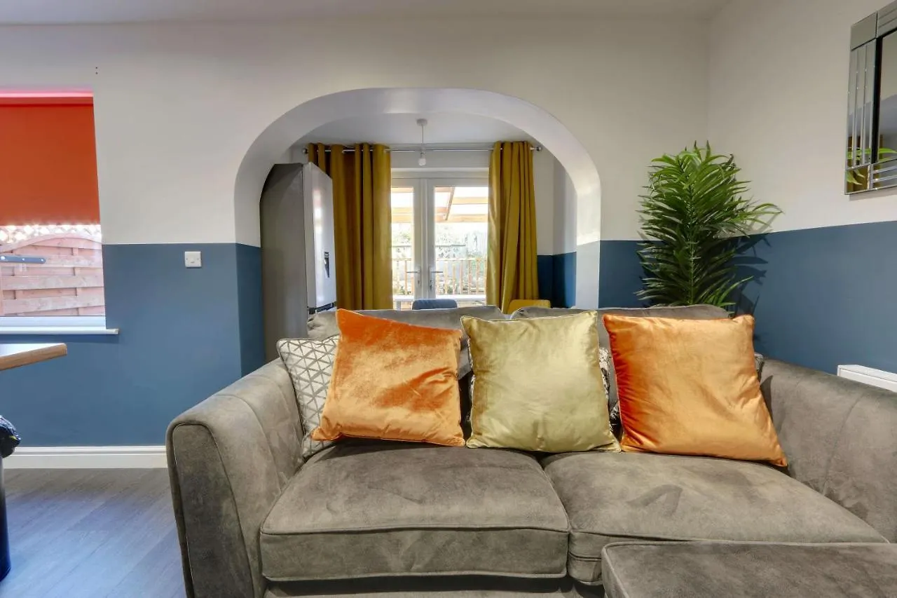 #Upmarket, Exceptional 4 Bed House, With Free Parking, Close To Amenities And Supermarkets Sheffield United Kingdom