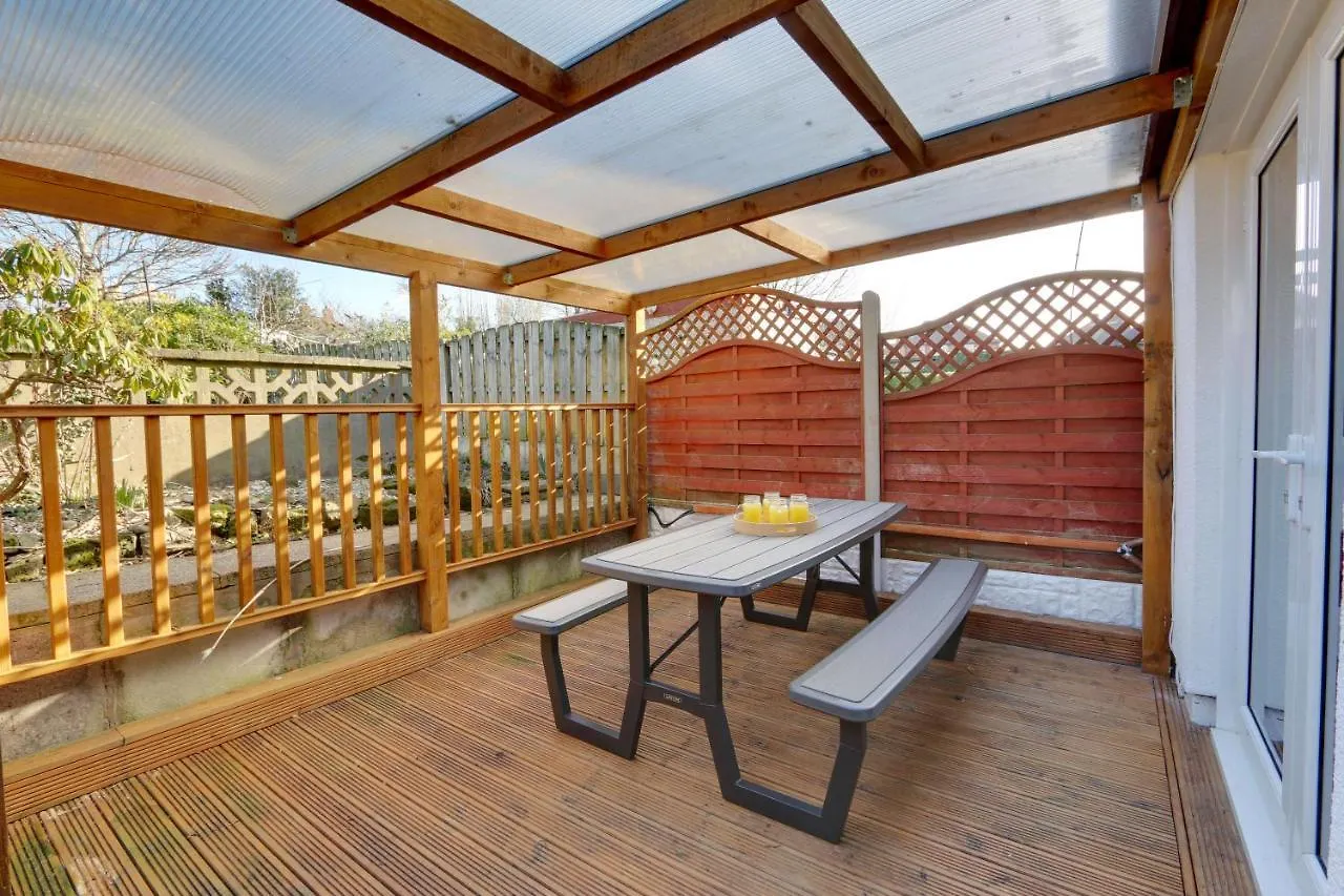 #Upmarket, Exceptional 4 Bed House, With Free Parking, Close To Amenities And Supermarkets Sheffield 0*,  United Kingdom