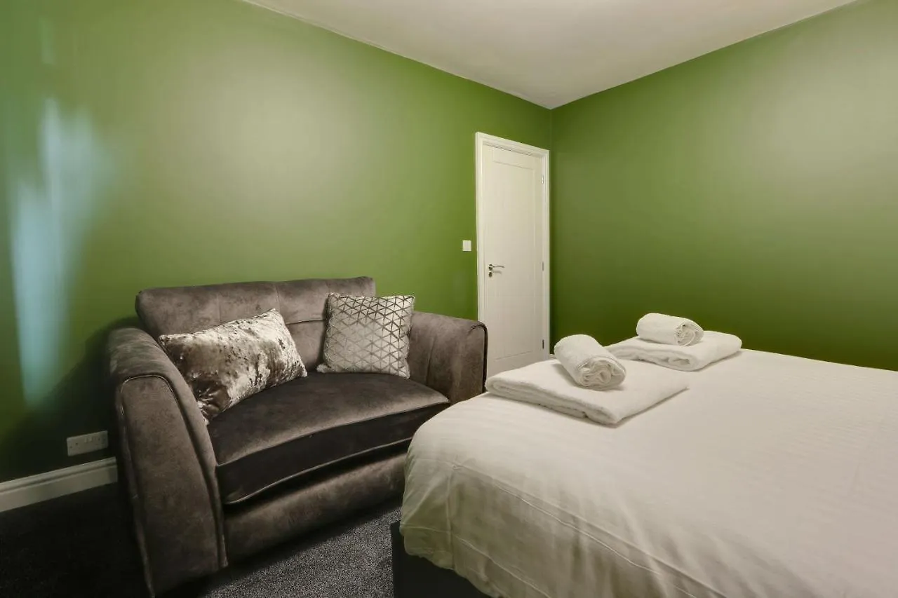 #Upmarket, Exceptional 4 Bed House, With Free Parking, Close To Amenities And Supermarkets Sheffield Holiday home