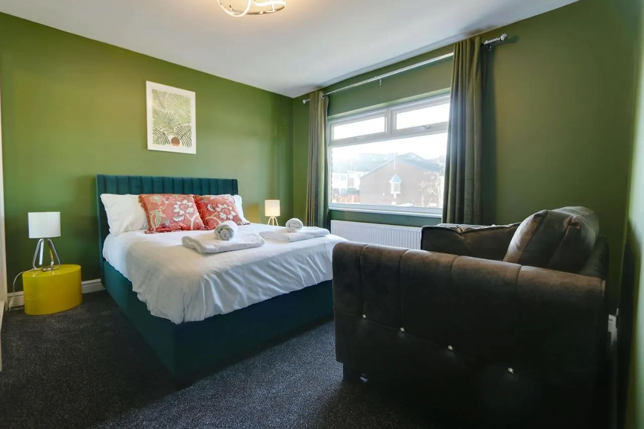 #Upmarket, Exceptional 4 Bed House, With Free Parking, Close To Amenities And Supermarkets Sheffield Holiday home