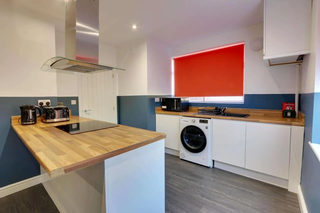 #Upmarket, Exceptional 4 Bed House, With Free Parking, Close To Amenities And Supermarkets Sheffield United Kingdom