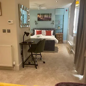 https://studio-flat-central-cheltenham-parking-off-road.tophotelsbath.com