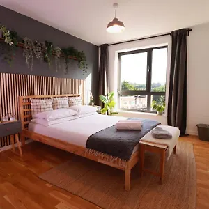Spacious Private Flat In Centre Apartment
