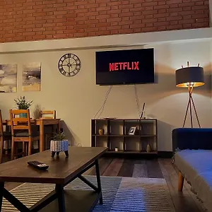 Artistic, Cozy, Stylish, Open Plan, Centre 1br Apartment